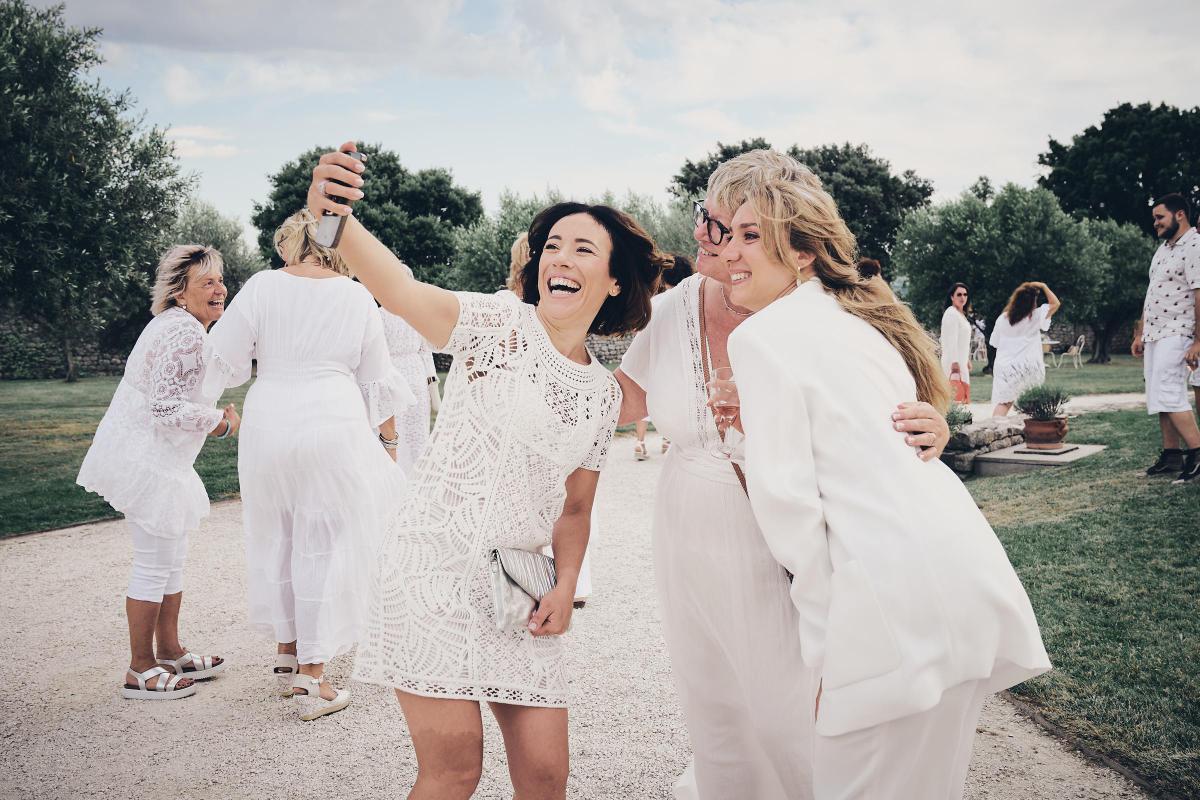 Vidéaste mariage Drôme — détails de décoration au domaine