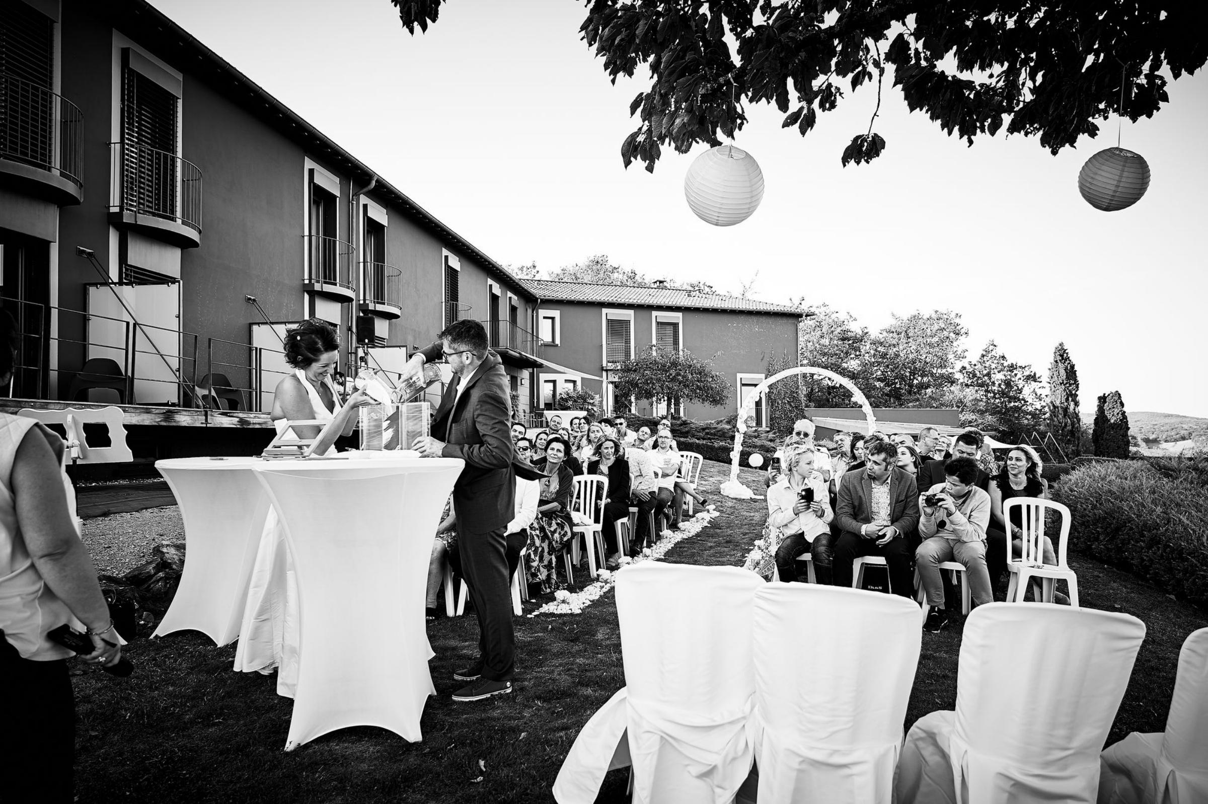 Photographe mariage TOURNUS — Julie & Guillaume — LA MONTAGNE DE BRANCION