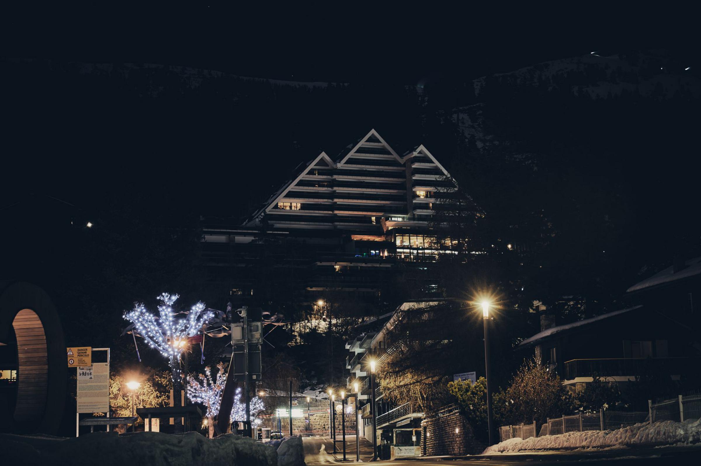 photographe-vidéaste-mariage-crans-montana-suisse-ambassador-eugenie-jacques-edouard-juetjuphotographie