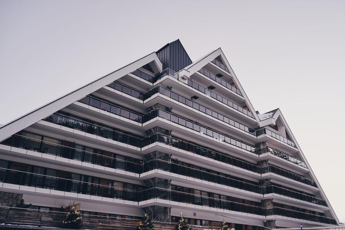 photographe-vidéaste-mariage-crans-montana-suisse-ambassador-eugenie-jacques-edouard-juetjuphotographie